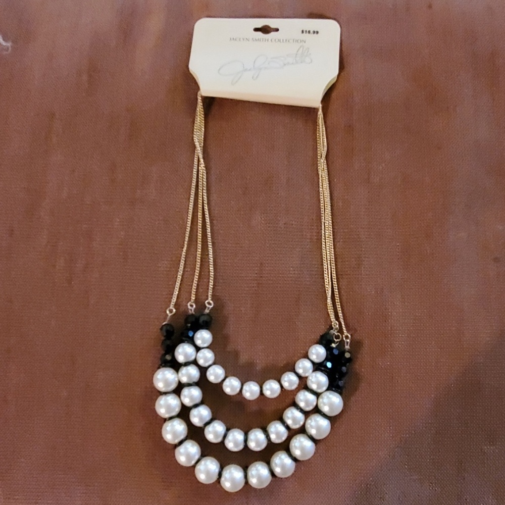 Jaclyn Smith Pearl Necklace